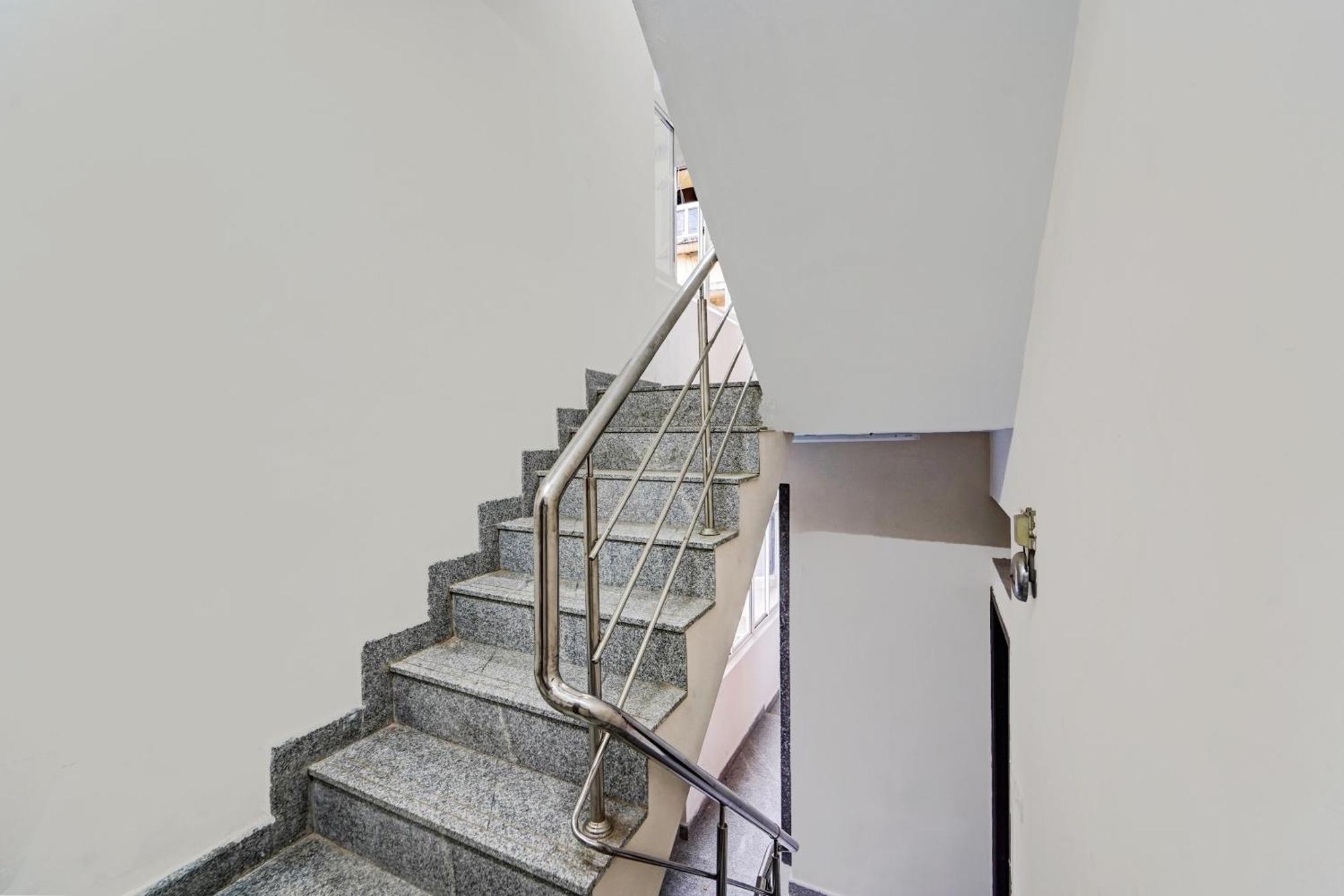 Super Townhouse 1096 Hotel Redfox Nungambakkam Near Apollo & Shankar Nethralaya Hospital Chennai Eksteriør bilde