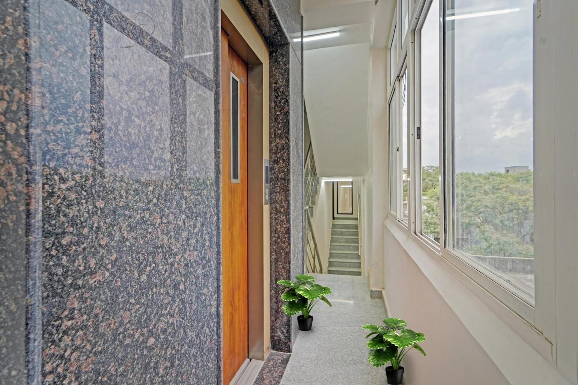 Super Townhouse 1096 Hotel Redfox Nungambakkam Near Apollo & Shankar Nethralaya Hospital Chennai Eksteriør bilde